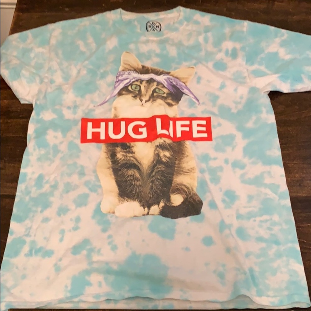 Blue tie-dye tee shirt with a cat on it
